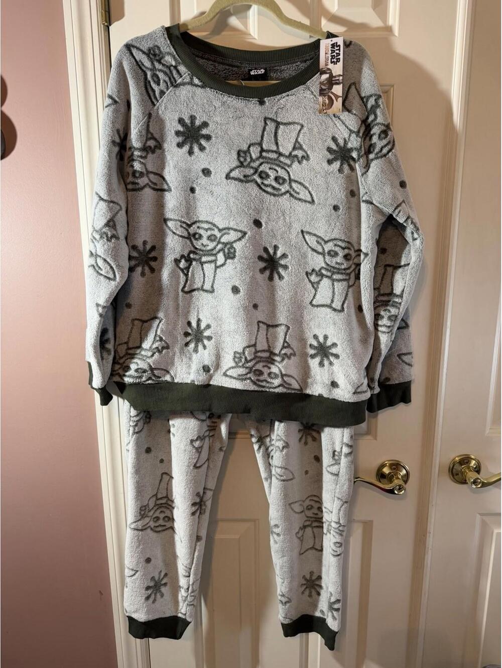 Star Wars Mandalorian Fleece Pajama Set Large Olive Green Baby Yoda New